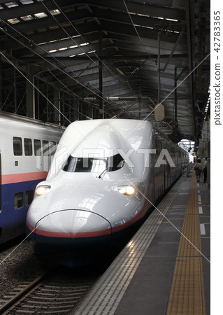 Joetsu Shinkansen Max when it is stopped at Niigata Station When Issue 42783365