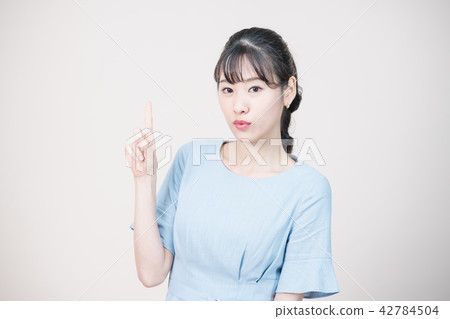一個女人有各種面部表情 一個女人有各種面部表情 42784504