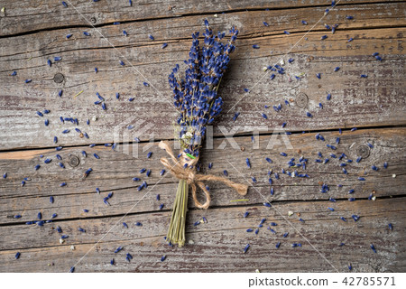 Bunch of lavender flowers on an old wooden table Bunch of lavender flowers on an old wooden table 42785571