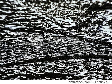 Floes breaking on black rocky beach. Cracked ice 42785746