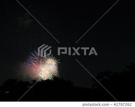 Todabashi煙花的煙花顯示著色夜空 42787262