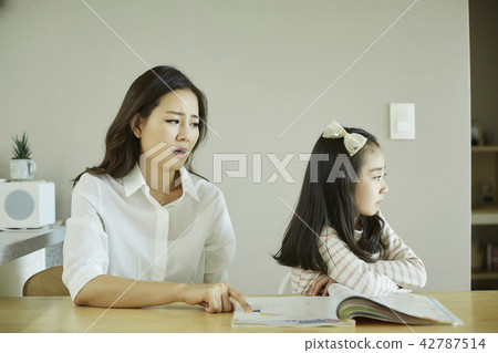 Student, elementary school, study, education, learning, everyday, lifestyle 42787514