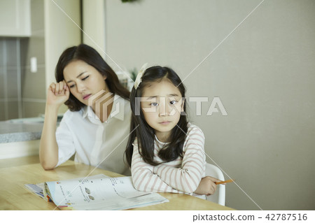 Student, elementary school, study, education, learning, everyday, lifestyle 42787516