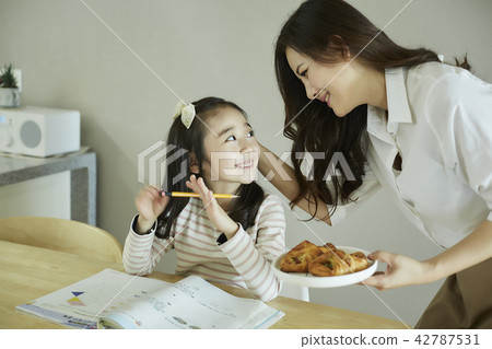 Student, elementary school, study, education, learning, everyday, lifestyle Student, elementary school, study, education, learning, everyday, lifestyle 42787531