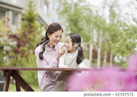 Family, child, mother, daughter, everyday, lifestyle Family, child, mother, daughter, everyday, lifestyle 42787572
