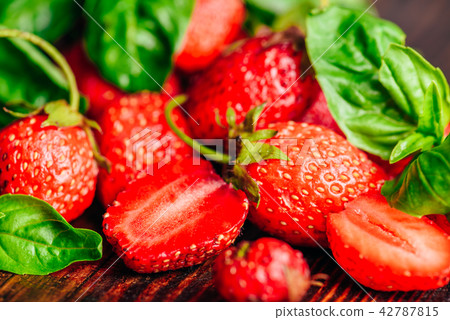 Strawberry and Basil Background. 42787815