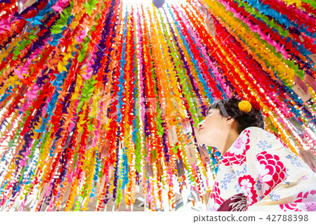 Sendai Tanabata 2018 Folded cranes 88,000 (produced by students) 42788398