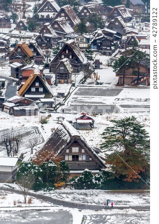 Gassho-zukuri house in Shirakawa village, Japan Gassho-zukuri house in Shirakawa village, Japan 42789122