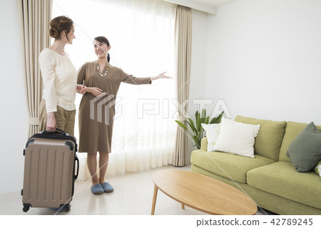 Homestay, host family 42789245