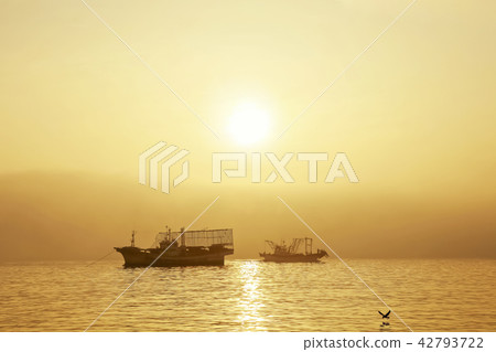 日落,新津港,泰安縣,忠清南道,韓國 日落,新津港,泰安縣,忠清南道,韓國 42793722