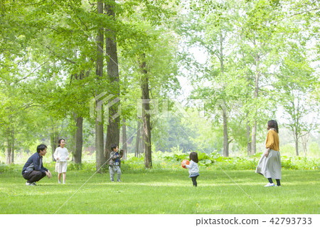 和家人一起出去 和家人一起出去 42793733