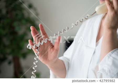 電話 42795982