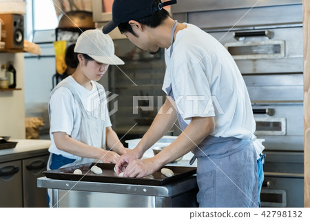 Baker Baker 42798132