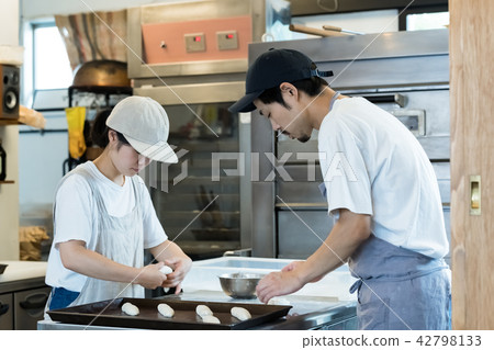 Baker 42798133