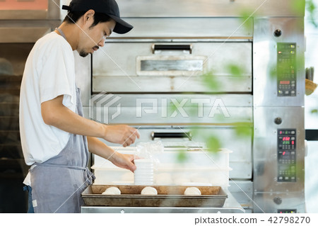 Baker 42798270