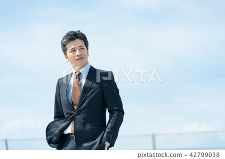 Male businessman middle-aged experienced businessman 42799038