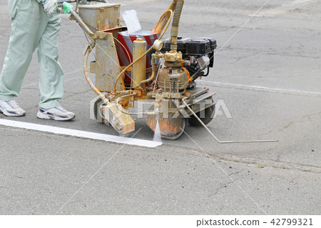 停車場白色圖畫 42799321