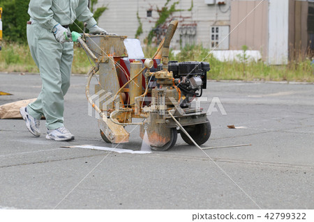 停車場白色圖畫 42799322