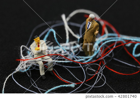 Tangled thread and businessmen 42801740