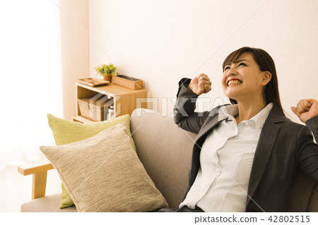 回家的女性疲憊自我管理延伸健康管理商業女性的生活方式 回家的女性疲憊自我管理延伸健康管理商業女性的生活方式 42802515