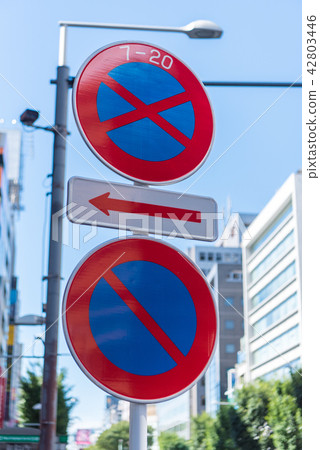 道路交通標誌禁止停車和停車停止 42803446