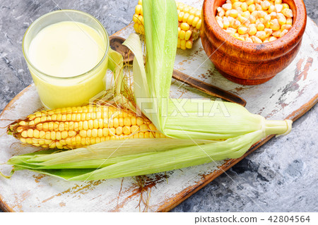 Cup of corn milk 42804564