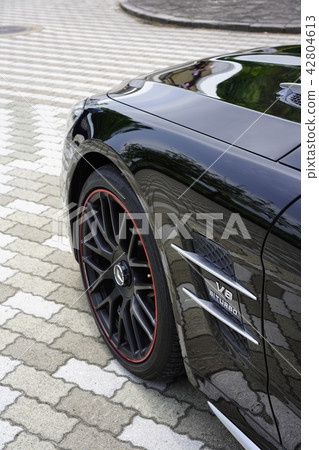 V8渦輪增壓敞篷車，可以獲得充滿運動精神和極致駕駛樂趣的運動 42804613