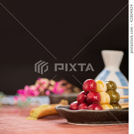 Three-color dumpling flower viewing dumplings Delicious three color dumplings 42804924