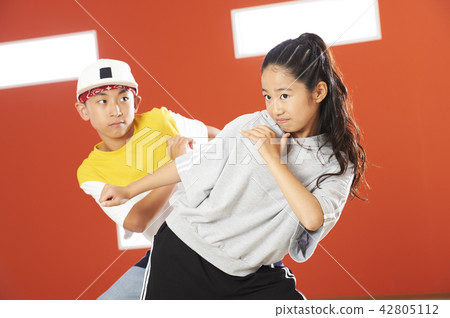 Kids dancer 42805112