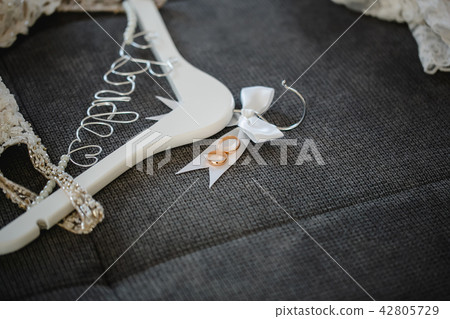 getting ready wedding detailes 42805729