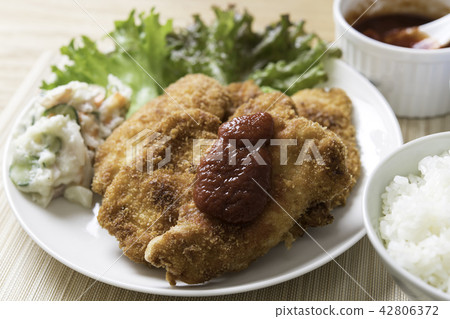 雞胸肉的米蘭樣式炸肉排 42806372