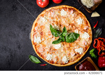 Pizza with seafood shrimps, salmon and ingredients Pizza with seafood shrimps, salmon and ingredients 42806671
