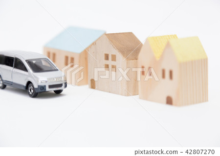 Houses and cars 42807270