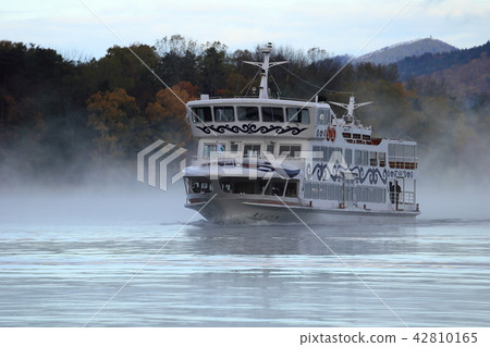 清晨的阿寒湖，北海道釧路市阿寒町 42810165