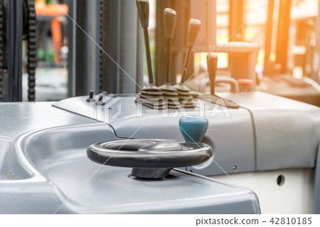 steering wheel control in cabin forklift truck 42810185