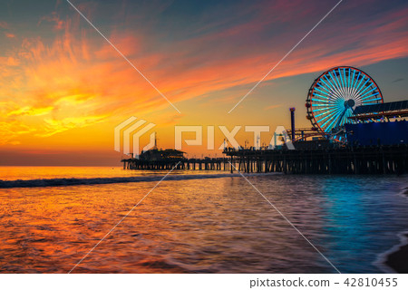 Visitors enjoy sunset above Santa Monica Pier in Los Angeles 42810455