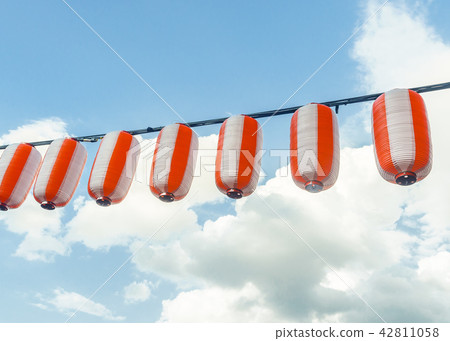Paper red-white japanese lanterns Chochin hanging on blue sky background 42811058