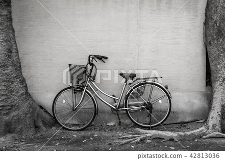 Waiting Waiting 42813036