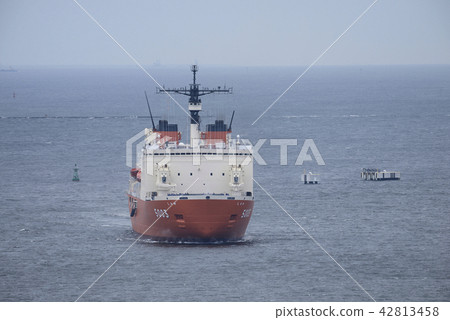 Antarctic research ship, icebreaker Shirase [Summer 2018] Off Yokosuka 42813458