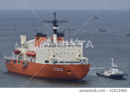 Antarctic observation vessel, icebreaker Shirase [2018 summer] Yokosuka entry port 42813460