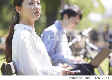 公園粉碎女性 公園粉碎女性 42817031