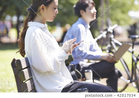 公園粉碎女性 公園粉碎女性 42817034