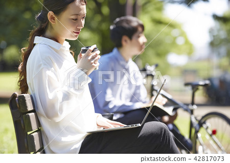 公園電腦女士 公園電腦女士 42817073
