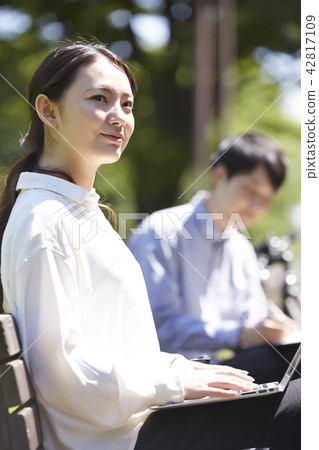 公園電腦女士 公園電腦女士 42817109