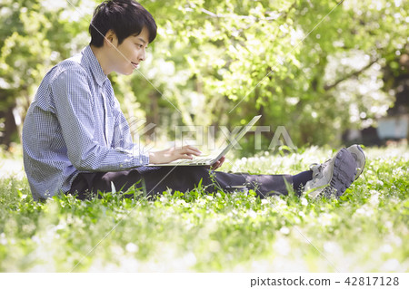 公園電腦男 公園電腦男 42817128