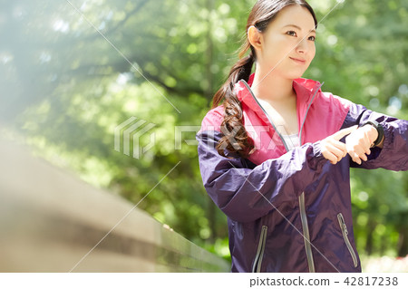 Park Women Running Park Women Running 42817238