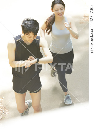 Park Men and Women Running 42817302