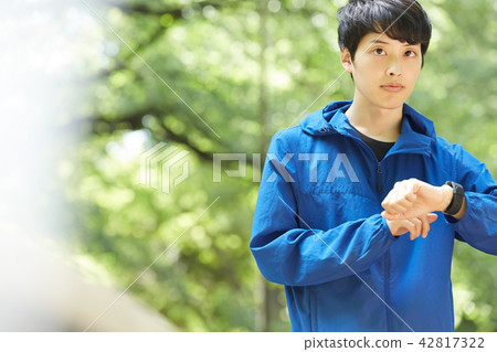 Park Men Running 42817322