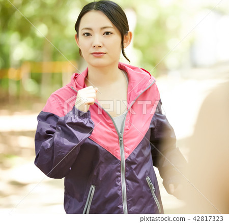 Park Women Running 42817323