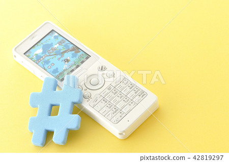 Hash tag # Internet social institution 42819297
